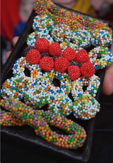 Kẹo dẻo bọc cốm: Hành trình trở về tuổi thơ