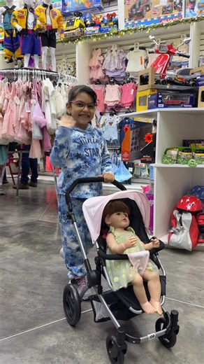 BEBECITOS EN LÍNEA | TODA NIÑA LO QUIERE!! 😍😮 #reborn Nuestro coche de muñecas ya está disponible en todas nuestras sucursales de Bebecitos en línea!! También... | Instagram