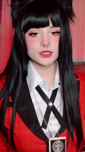 Masterful Card Shuffle Demonstration with Yumeko Jabami Cosplay