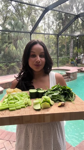 ✨🦢Find the full recipe & why this is exactly what you want to be drinking during the cooler winter months to warm up the body! ✨🦢 Our January issues features 5 new juices for the winter months and two full recipes for our wellness shots! READ TODAY! LINK IN BIO Thesisterhoodwellness.com #recipe #juicing #healthylifestyle #recipes #sisterhoodwellnessmagazine