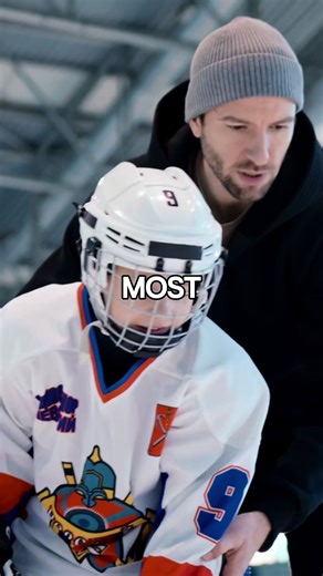 Balance and coordination on a big stability ball challenge your core, hips, and nervous system all at once—just like hockey. This trains your body to stay controlled under pressure, improve edge stability, and transfer power efficiently during skating, shooting, and contact situations. Strong balance = better performance on the ice. 🏒 #HockeyTraining #HockeyPerformance #HockeyDevelopment #HockeyPlayers #OffIceTraining