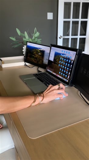474K views · 724 reactions | It's viral for a reason 六‍ And now it's on sale. Shop this fan-favorite laptop screen extender and more Big Spring Sale deals now: https://amazon.visitlink.me/JEgm71 #AmazonFinds : beigewhitegray on Instagram | Amazon.com | Facebook