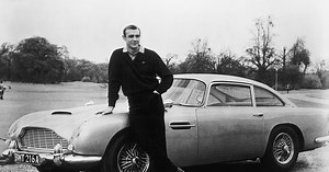 Sean Connery, who embodied a James Bond of sly humor and style, dies at 90
