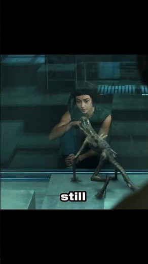 The Woman Keeps an Alien as a pet😨