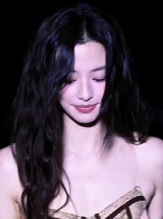 “总想要透过你眼睛 去找寻水仙的倒影”听了这么多年的《溯》，终于见到原唱了！#溯 #马吟吟