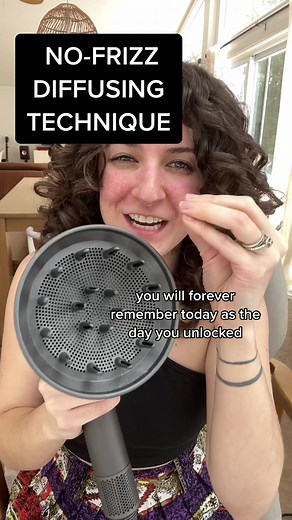 Hover diffusing and pixie diffusing are two basic diffusing techniques that can be combined or used independently to get flawless frizz-free diffused waves or curls for MOST waves and curl patterns! Experiment with the duration & order of each step to see what your hair likes best!!#diffusingcurly #diffusingwavyhair