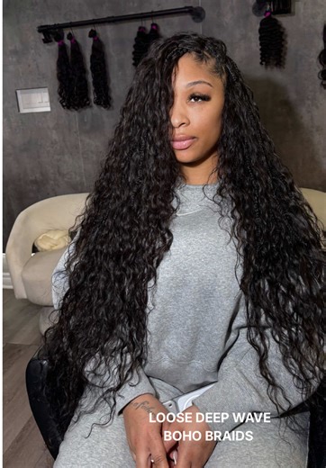 MEDIUM BOHO BRAIDS 🤍 This pattern is everything. What makes this style stand out is the braid pattern paired with loose wave raw hair. The spacing, tension, and flow are what give it that soft, effortless finish never bulky or stiff. Why this style works: – Clean, intentional braid pattern – Loose wave texture for movement – 100% raw human hair – Lasts 1 month with proper care – Can be washed (and honestly looks better as it ages) This is one of those styles that settles in beautifully over tim