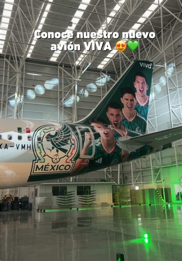 ¡Estamos enamorados de nuestro nuevo avión @Viva Aerobus! ✈️💚 #vivamexico #SomosMéxico #mexico #futbol #avion