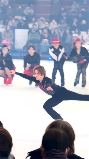 MOMOKA | プリンスアイスワールド東京公演✨エンディングのジャンプ大会⛸️（の一部） #織田信成 #田中刑事 #宇野昌磨 #PIW | Instagram