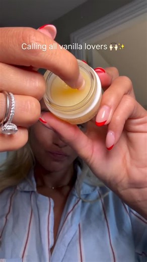 Xpert Beauty Cosmetice Pro on Instagram: "💋Răsfață-ți buzele peste noapte cu Killer Lips Silk Kiss Lip Mask – Vanilla. Hidratare intensă, textură lejeră și aromă delicată de vanilie. Dimineața: buze moi, catifelate și perfect îngrijite.🫦 #xpertbeautyromania #xpertbeauty #killerlips #lipsfordays #lipscare"