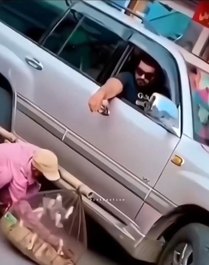 This man is buying birds just to set them free ❤️‍🩹 | Ｄｉｓｔｒａｃｔｉｏｎ