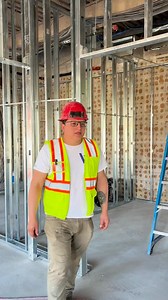 📐 ¿Quieres interpretar planos como un profesional? 🏗️ En nuestro Taller de Lectura de Planos Presencial aprenderás a identificar escalas, símbolos y elementos esenciales para ejecutar proyectos sin errores. Mejora tus habilidades y trabaja de la mano con arquitectos y contratistas. 📅 Fechas: 18 y 25 de enero 📍 Lugar: Queens, NY 📞 Más información: 1 (917) 653-2623 🌐 Inscríbete ya en: www.masterimmigrants.com ¡Reserva tu lugar y lleva tu carrera al siguiente nivel! 🚀 #LecturaDePlanos #Talle