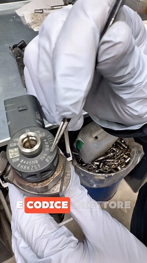 2K views · 207 reactions | Oggi tutorial su come identificare il codice del tuo iniettore Me lo chiedete in molti non è difficile oggi vi spiego com’è identificarlo sugli iniettori più diffusi #Iniettori #officina #meccanico #bosch #officinameccanica #auto #ricambiauto | Coltro Car Service - Ricambi Doc - Bovolone | Facebook