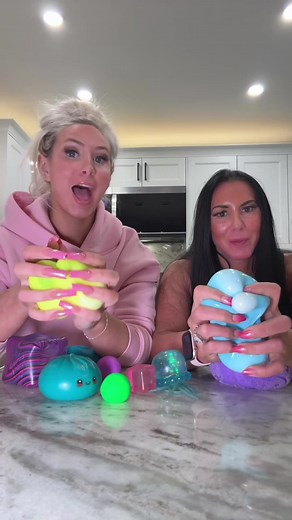Who won?? @mama hahn #squishy #asmr #squishies #slime #satisfying | squishies