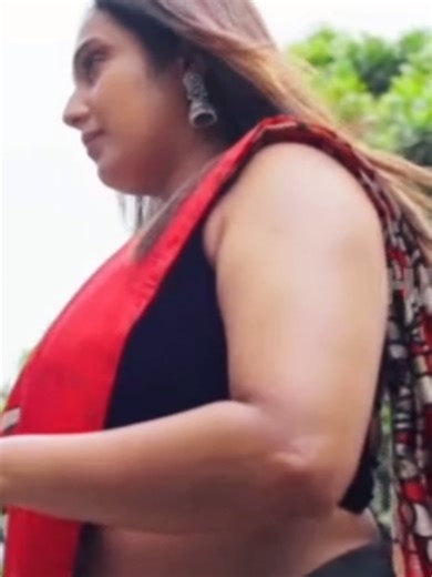 Discover Dinithi Walgamage: Sri Lankan Actress