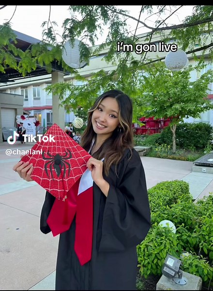 tb to the iconic grad cap #spiderman #trend #fyp #marvel #imgonlivenimgonlaughnlovefreakstoo #spidermanacrossthespiderverse #milesmorales #gradcap #gradcapdesign #spidey #spidermanedit #greenscreen