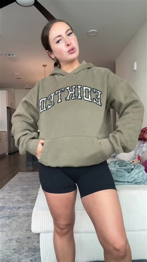 Green camo lettering sweatshirt review — fit & sizing (Small)