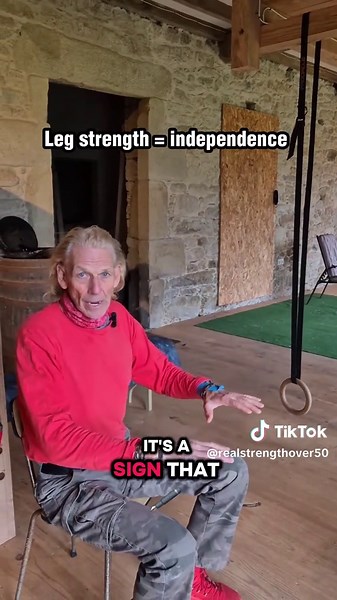 Over 50? Try this simple strength test… it shows how strong your legs really are. Leg strength equals balance… mobility… and independence as you age. If this feels hard, don’t panic — it just means now is the perfect time to start building strength. Train smart today and your future health will thank you. fitnessover50 legstrength mobilitytraining over50fitness HealthyAging