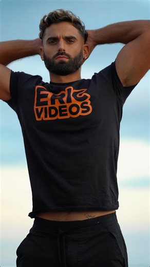 Eric on Instagram: "🅲🅴🅻🅴🅱🆁🅰🆃🅸🅽🅶 🅱🅴🅰🆄🆃🆈 @tonnx_off @eric_paris_official @ericvideos_official #menstyle #happy #lgbtq #muscle #muscleboys #gays #malemodel #masculine"