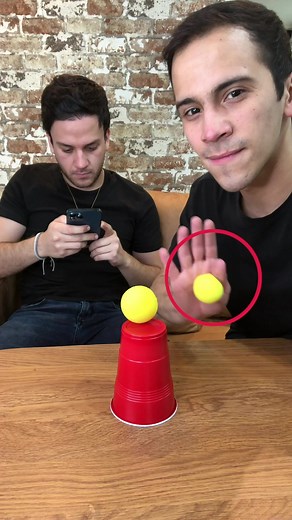 4.2M views · 81K reactions | La Pelotita Mágica  #magia #humor #palomaresmagic #tutorial | Palomares Magic | Facebook