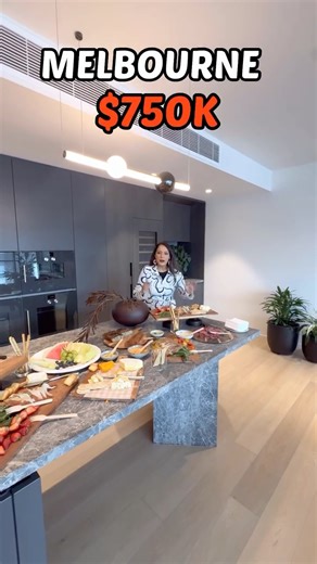 razkaur1 on Instagram: "MELBOURNE LUXURY APARTMENT TOUR, home tour, house tour, apartment tour, luxury living, kitchen, living room, balcony, perfect for students who are looking to work and study in city area and to live near by. . . . . . #punjabi #reels #australia #hometour #housetour #apartment #luxurydesign #melbourne #luxuryapartments #balcony @amitsaharan_gemrealty For further details and queries Contact Gem realty Melbourne $550k onwards starting pice Street is Collins wharf in DOCKLANDS