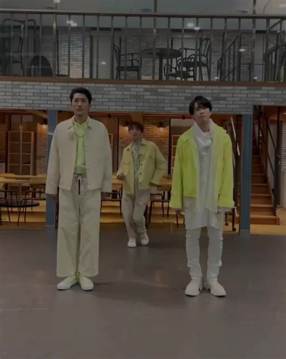 HELLO HELLOダンス集 ふっかのエスカレーターがツボすぎる翔太💜💙😂 #SnowMan #岩本照 #深澤辰哉 #ラウール #渡辺翔太 #向井康二 #阿部亮平 #目黒蓮 #宮舘涼太 #佐久間大介 #投稿でゲット