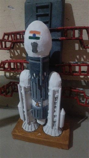 Making a space rocket ✨🚀 for my table #cardboard #craft