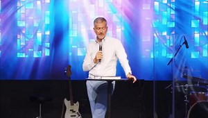 29K views · 918 reactions | SUNDAY REVIEW: Honored to have @johnbevere as the guest speaker today! He taught two incredible messages on Repentance and the Fear Of God, and they were both for our protection! Please make sure to visit @nashvillelifechurch website and YouTube channel to listen. ❤️ | CeCe Winans | Facebook