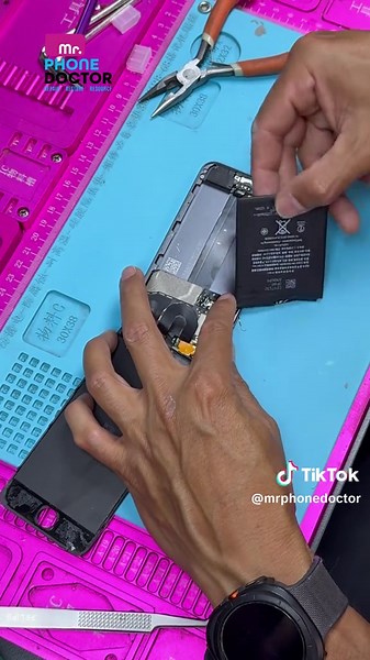 POV: Fixing your childhood iPod Touch 🔋🎧 One new battery = new life 😎 #iPodTouch #BatteryRepair #PhoneRepairTok #TechTok #MrPhoneDoctor #FixItTok #RepairASMR #AppleRepair #OldTech #RefurbTok #RepairLife #repair #tecktok #reels #fyp