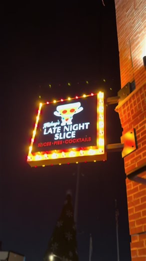 I fw Mikey’s! 10/10 🍕🔥 #foryou #fyp #mikeyslatenightslice