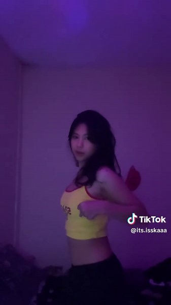 Iskaaa (@its.isskaaa)’s videos with Brazil vibes - rezavbe