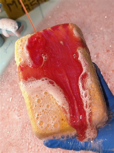 Bain mousseux dans mes produits recyclés girly 🩷❤️🧡 #asmrvideos #asmrsounds #sudsycleaning #mousse #spongesqueezeasmr