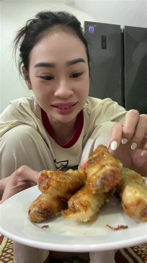 Hướng dẫn làm nem tôm rán nóng hổi