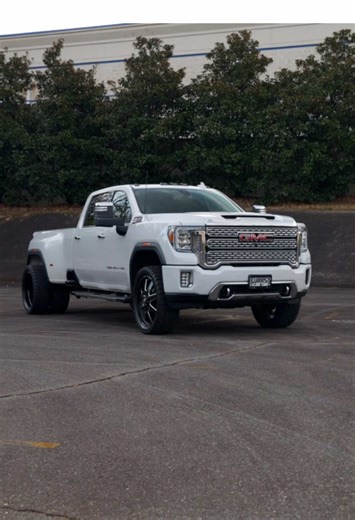 2023 GMC Sierra 3500HD Denali DRW 4x4 37k Miles • 6.6L Duramax Diesel • One Owner | Texas Truck • Denali Interior • Heated & Ventilated Seats • Bose Audio | CarPlay • Trailering 5th Wheel Prep • 24