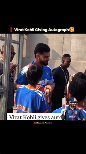 Virat kohli Giving Autograph At Vadodara 🥰#viratkohli #kingkohli #shorts