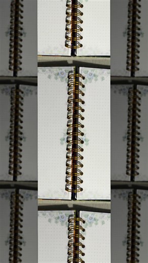 Libreta de notas “Tinkerbell” 🧚🏻‍♀️ Tamaño medio oficio Pasta duras con terminado holografico de estrellas Hojas de puntos de alto gramaje personalizadas Arillo doble metálico Un lugar seguro para las notas de tus días 🥹 Hacemos realidad tu creatividad ✨ #tinkerbell #hada #diario #notebook