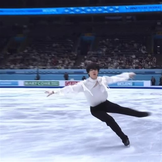 Figure Skating⛸ on Instagram: "I am one proud Jun stan right now🥹 so happy he landed his nemesis 4T so well and got the silver medal after going through a rollercoaster season and having an unsuccessful GP series. I actually think he deserved gold bc his 3A in the SP was wrongfully called q, but never mind. Him winning the free skate here was an example of the quality of his skating and components. But nothing will beat the red costume for me🫣 • • Skater: @jun_july_august Competition: Four Con