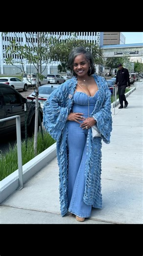 Always come through with style snd grace… And subtle sex appeal 😜 #womenover50 #sexy #denimondenim #denim #fashion #grayhair #brunchtok #brunchwear #brunching