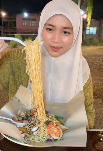 📍Pawana Station, Kuala Kemaman. sek kemaman hok mana nk healing2 amik angin sepoi bira pata tu pakat g blake ah sining. makanan sedap belakaa.. hok saya makan ni antara menu paling main killer!! kedai ye buka setiap hari deh kecuali ahad ttup.. buka pukul 5ptg sapa 11.30malam, pakat try nehh!! @Colek buah pawana station @Pawana Station