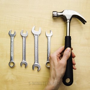 The easiest way to remove rust from metal.👌🏻💫 bit.ly/2ffkeDg | 5-Minute Crafts