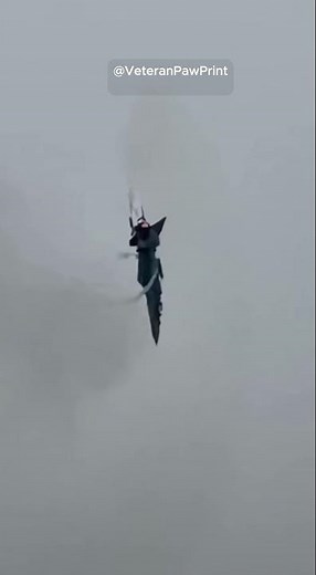 Пролёт Су-35 и манёвр «Кулбит» над толпой на авиашоу