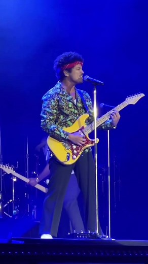 Bruno Mars Live Performance of 'Billionaire' in Sydney, Australia