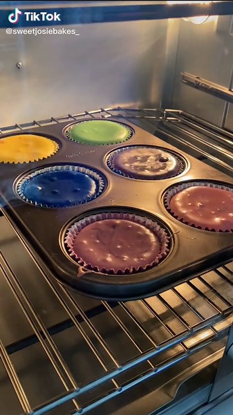 Colorful Time Lapse Cake Baking by Ana Plasencia