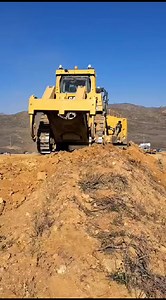 27K views · 583 reactions | CAT Dozer on work . . #diesel #d10 #heavyequipment #grading #heavymachinesinaction #rippingdirt #dozer #earthworks #massgrading #diggers #fyp #machinesatwork #bulldozer #caterpillar #earthmovers #dirtwork #dieselpower #local12 #musictomyears #machineoperator #bluecollar #dirtlife #heavyiron #657 #catscraper #unionwork #movingmountains | Havy Duty Machines15 | Facebook