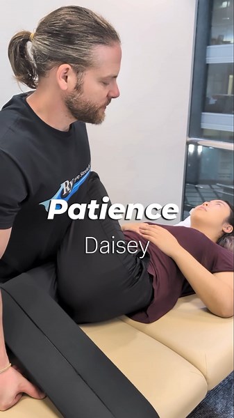 ‪@daiseyy‬ 's stretch session #canadianmusician #fasciastretchtherapy #rythestretchguy #sadsong