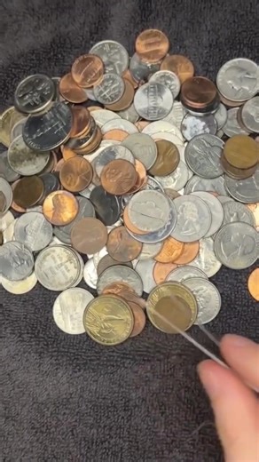 Anticipatory coin counting super tingly #asmr #anticipatoryasmr #emmasmyspaceasmrsubmission #upclose #fyp