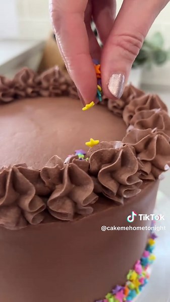 Bake and Decorate Yellow Cake with Chocolate Frosting