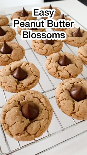Peanut Butter Blossom Cookies, the easy way! #peanutbutter #peanutbuttercookies #christmascookies | Crayons & Cravings