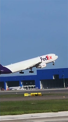 Fedex Boeing 767-300F takeoff From KMCO #aviation #airplane #fedexairlines