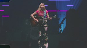 NEW - SNEAK PEEK! Check out a preview of Sheryl's new live version of "Circles" by Post Malone - full video out tomorrow September 2nd! Team Sheryl | Sheryl Crow